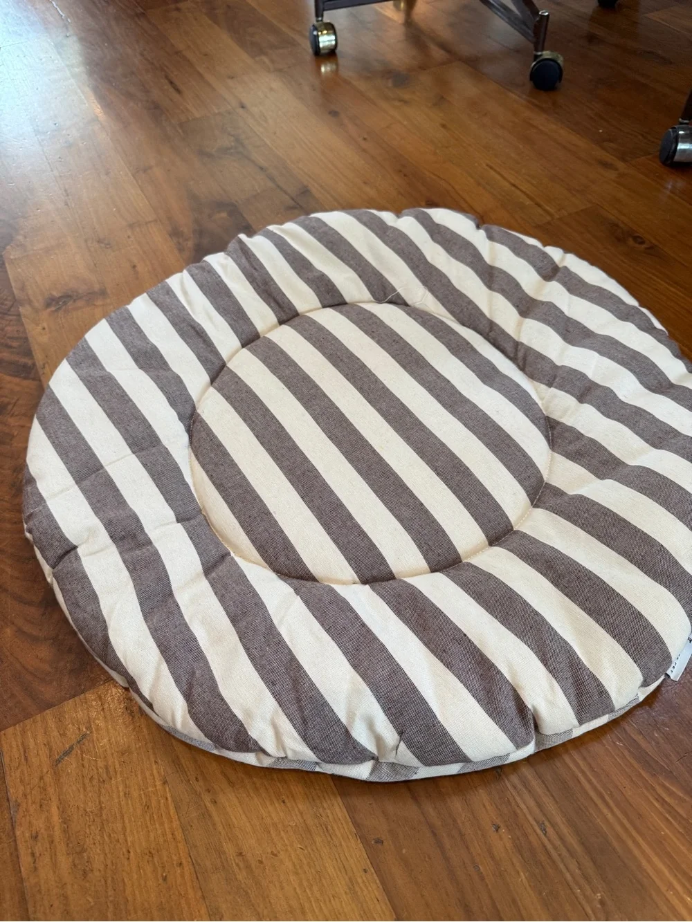 BRAND NEW, never used Cozy Brown Pet Teepee Bed - Modern Dog & Cat Hideaway